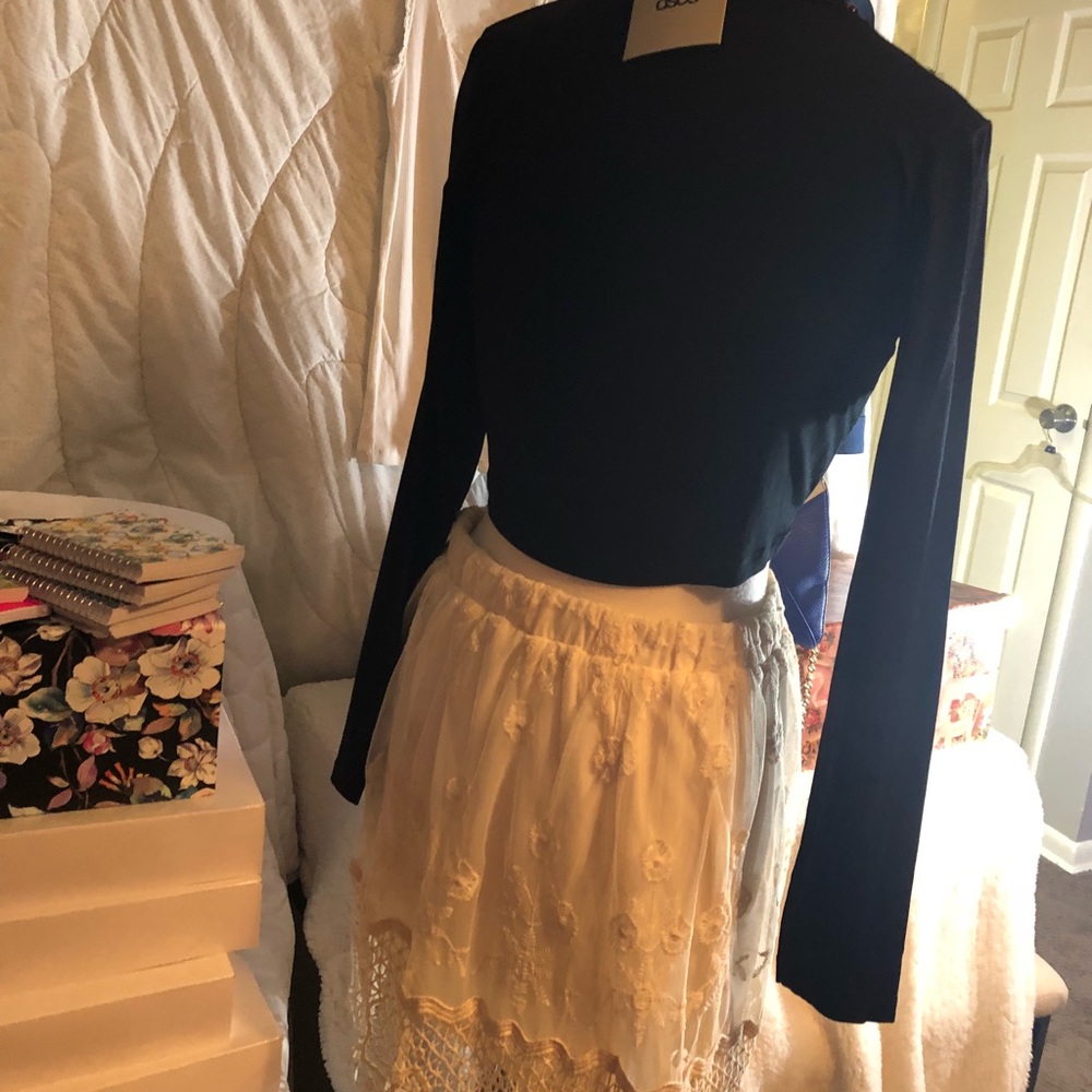 HEARTSOUL LACE MINI  & 2 CROP TOPS - Picture 2 of 8
